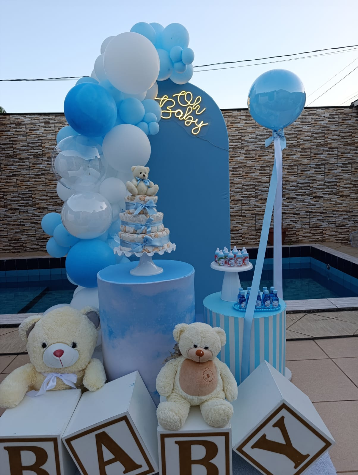 Chá de bebê azul com balões e ursinhos