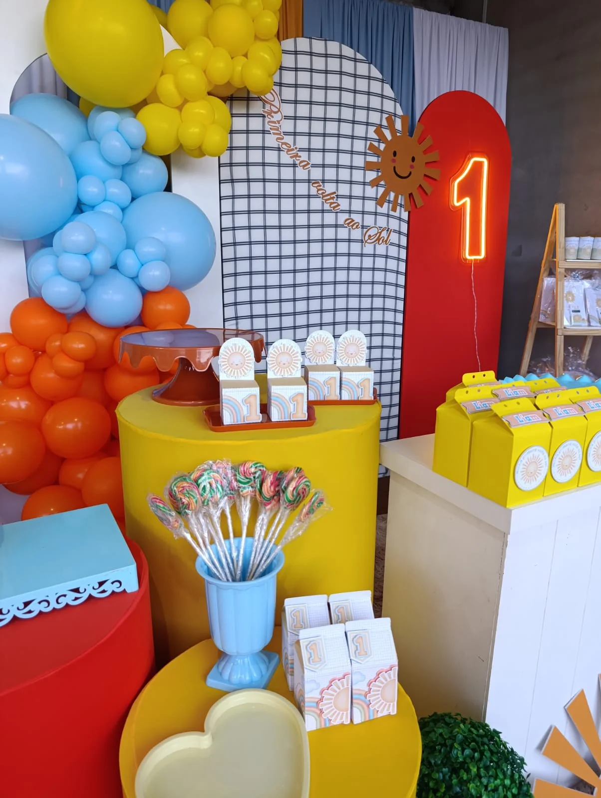 Decoração infantil colorida com tema Raio de Sol