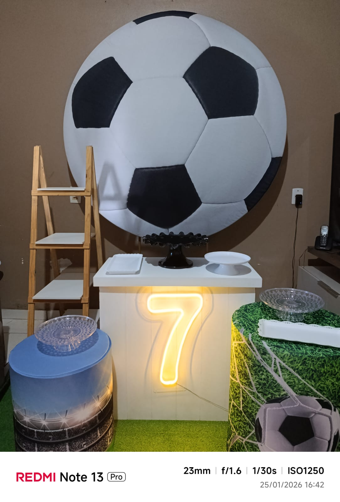Decoração infantil masculina com tema futebol e número sete